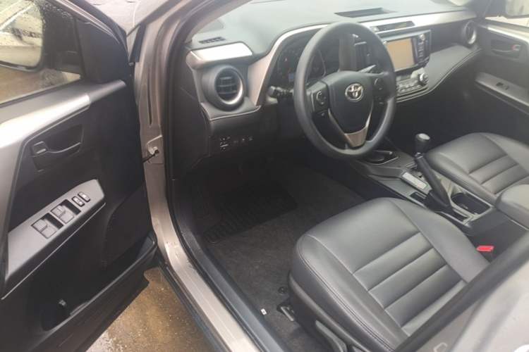 Used Toyota RAV4 2018 2.0L CVT Two-Wheel Drive Fashion X Edition Driver Seat