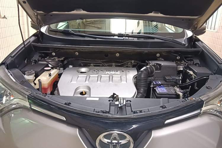 Used Toyota RAV4 2018 2.0L CVT Two-Wheel Drive Fashion X Edition Engine Bay