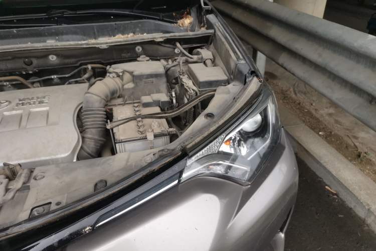 Used Toyota RAV4 2018 2.0L CVT Two-Wheel Drive Fashion X Edition Engine Bay Left