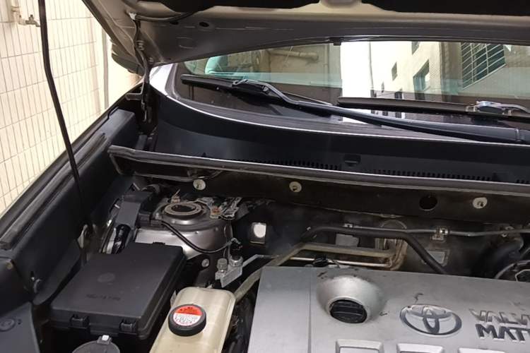 Used Toyota RAV4 2018 2.0L CVT Two-Wheel Drive Fashion X Edition Engine Bay Right