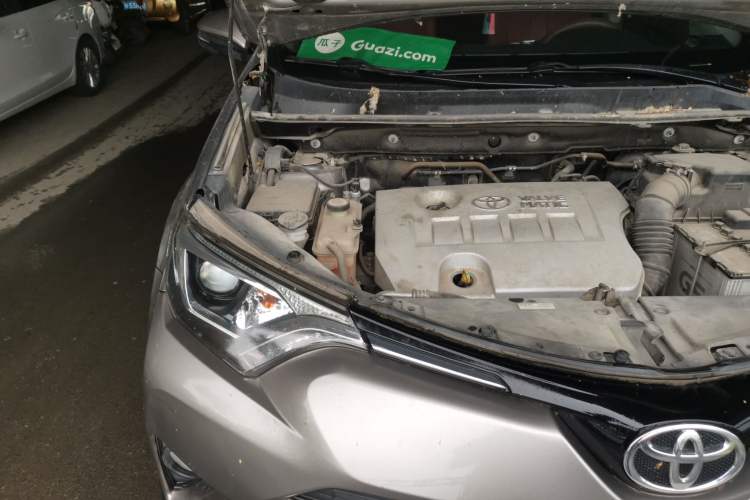 Used Toyota RAV4 2018 2.0L CVT Two-Wheel Drive Fashion X Edition Engine Bay Right
