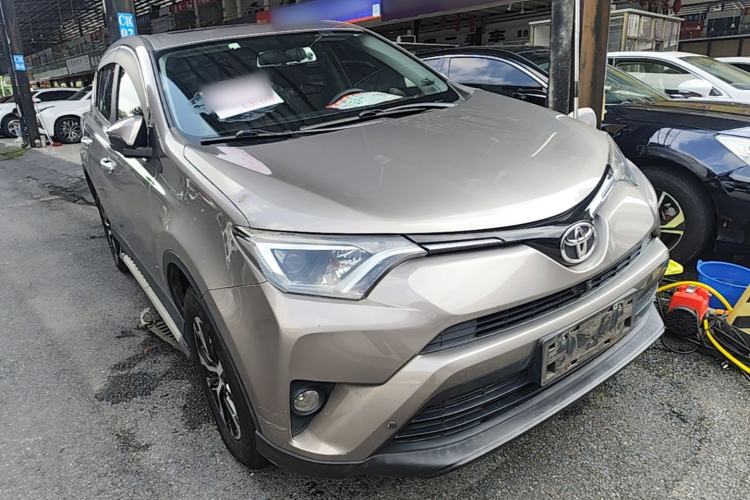 Used Toyota RAV4 2018 2.0L CVT Two-Wheel Drive Fashion X Edition Front Right 45 Deg