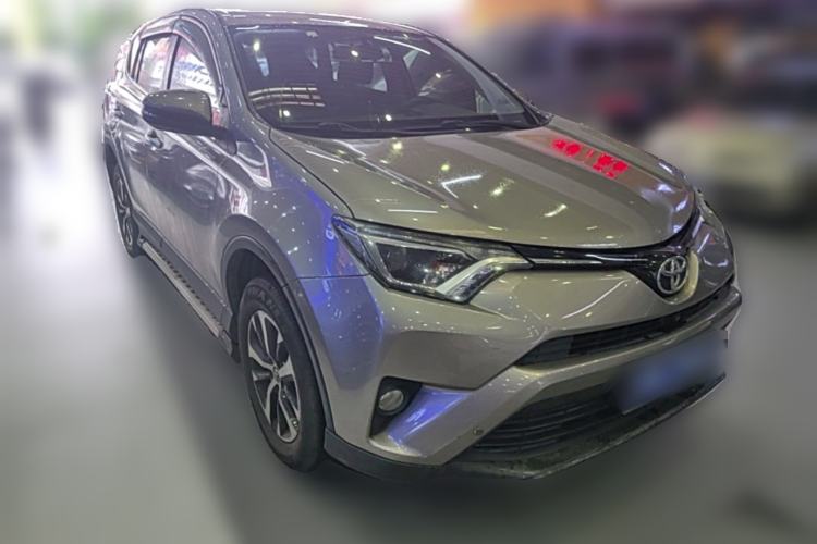 Used Toyota RAV4 2018 2.0L CVT Two-Wheel Drive Fashion X Edition Front Right 45 Deg