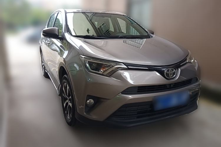 Used Toyota RAV4 2018 2.0L CVT Two-Wheel Drive Fashion X Edition Front Right 45 Deg