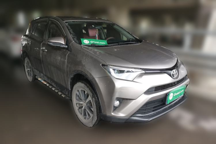Used Toyota RAV4 2018 2.0L CVT Two-Wheel Drive Fashion X Edition Front Right 45 Deg