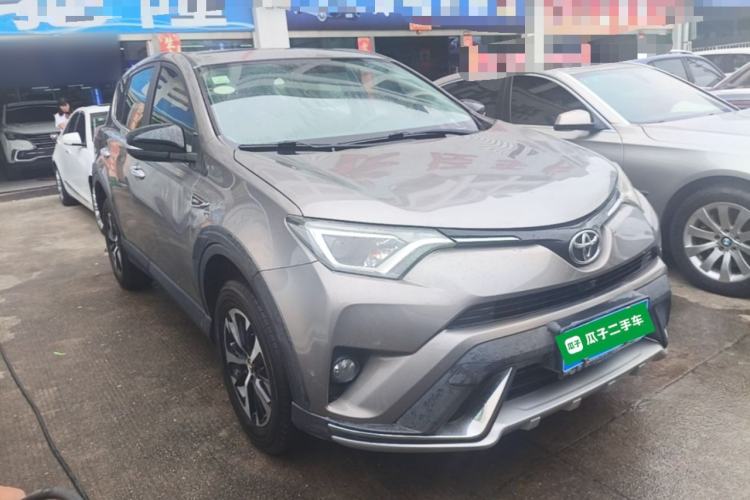 Used Toyota RAV4 2018 2.0L CVT Two-Wheel Drive Fashion X Edition Front Right 45 Deg