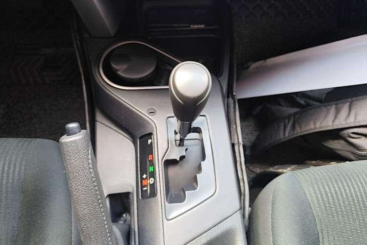 Used Toyota RAV4 2018 2.0L CVT Two-Wheel Drive Fashion X Edition Gear Lever