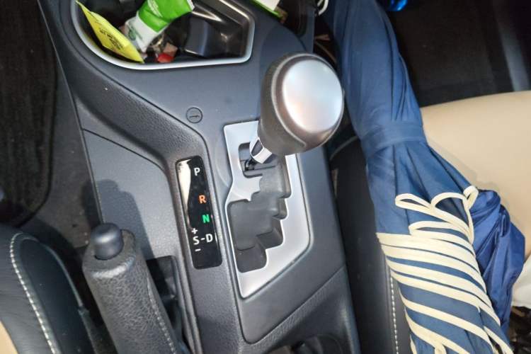 Used Toyota RAV4 2018 2.5L Automatic 4x4 Elite i Edition Gear Lever
