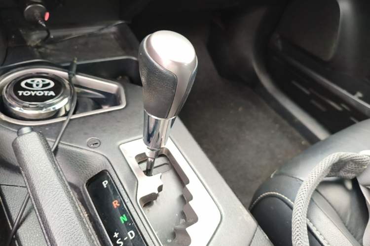 Used Toyota RAV4 2018 2.5L Automatic 4x4 Elite i Edition Gear Lever
