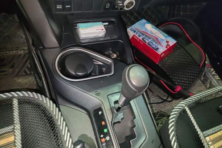 Used Toyota RAV4 2018 2.0L CVT Two-Wheel Drive Fashion X Edition Gear Lever