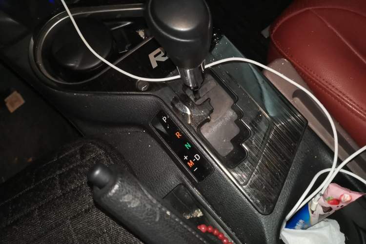 Used Toyota RAV4 2018 2.0L CVT Two-Wheel Drive Fashion X Edition Gear Lever