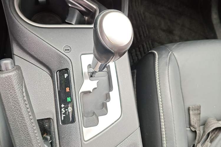 Used Toyota RAV4 2018 2.5L Automatic 4x4 Elite i Edition Gear Lever