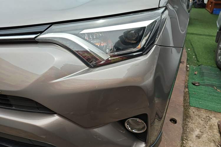 Used Toyota RAV4 2018 2.5L Automatic 4x4 Elite i Edition Left Front Headlight