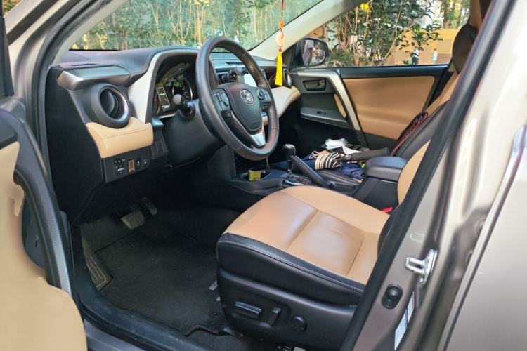Used Toyota RAV4 2018 2.5L Automatic 4x4 Elite i Edition Left Front Seat
