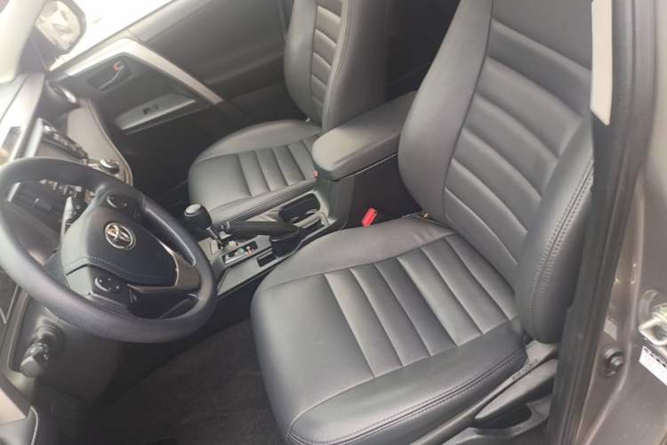 Used Toyota RAV4 2018 2.0L CVT Two-Wheel Drive Fashion X Edition Left Front Seat