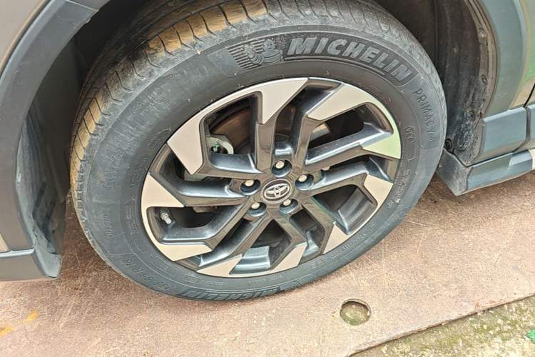 Used Toyota RAV4 2018 2.5L Automatic 4x4 Elite i Edition Left Front Wheel Hub
