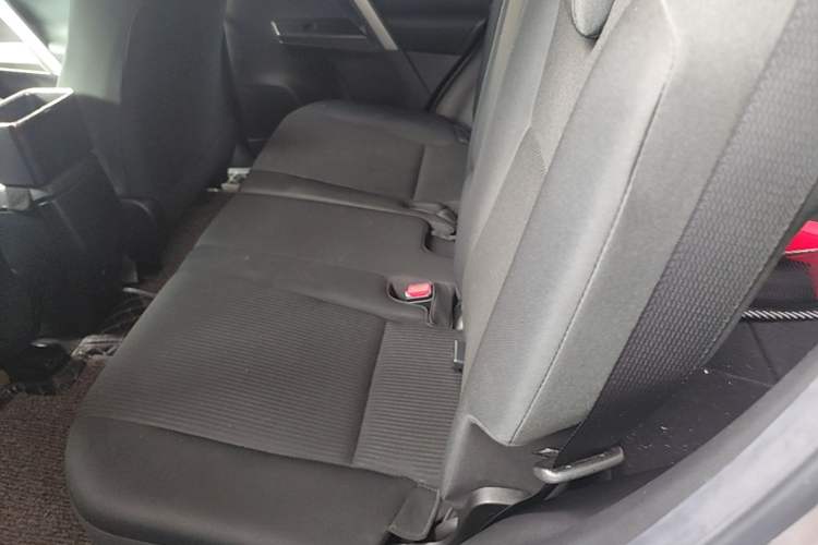Used Toyota RAV4 2018 2.0L CVT Two-Wheel Drive Fashion X Edition Left Rear Seat