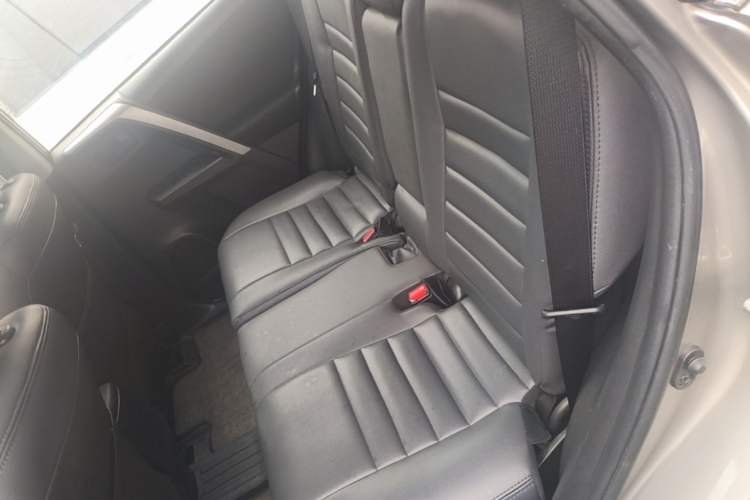 Used Toyota RAV4 2018 2.0L CVT Two-Wheel Drive Fashion X Edition Left Rear Seat