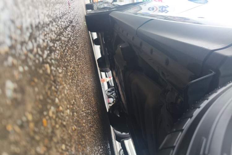 Used Toyota RAV4 2018 2.0L CVT Two-Wheel Drive Fashion X Edition Left Side Sill