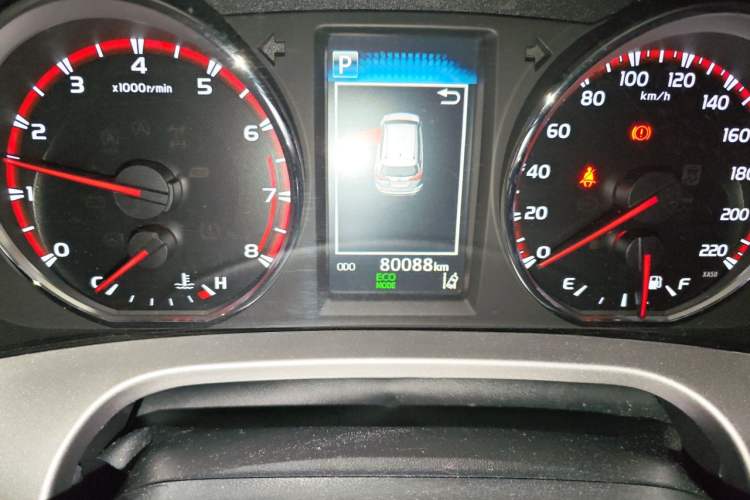 Used Toyota RAV4 2018 2.5L Automatic 4x4 Elite i Edition Odometer Close Up
