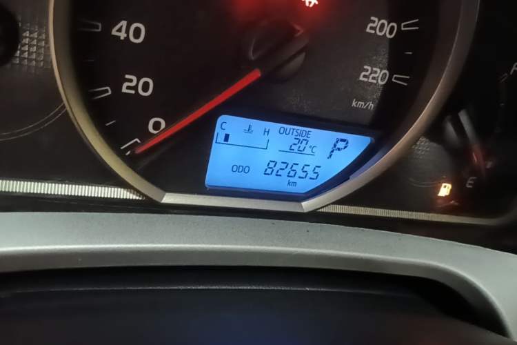Used Toyota RAV4 2018 2.0L CVT Two-Wheel Drive Fashion X Edition Odometer Close Up