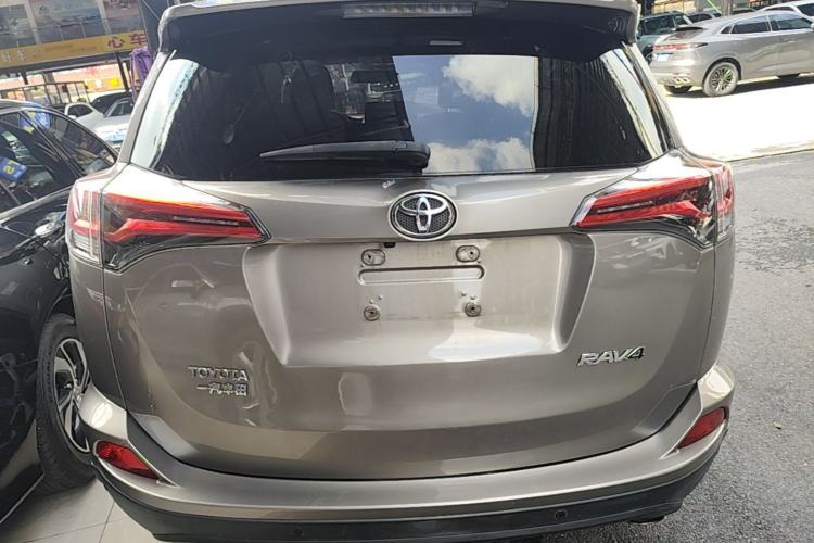 Used Toyota RAV4 2018 2.0L CVT Two-Wheel Drive Fashion X Edition Rear