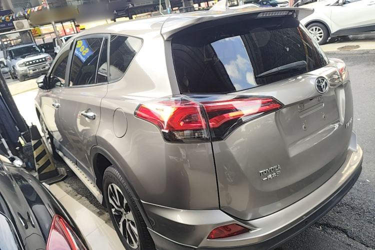 Used Toyota RAV4 2018 2.0L CVT Two-Wheel Drive Fashion X Edition Rear Left 45 Deg