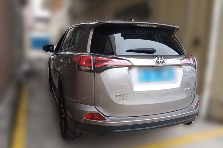Used Toyota RAV4 2018 2.0L CVT Two-Wheel Drive Fashion X Edition Rear Left 45 Deg