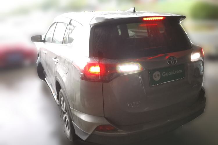 Used Toyota RAV4 2018 2.0L CVT Two-Wheel Drive Fashion X Edition Rear Left 45 Deg