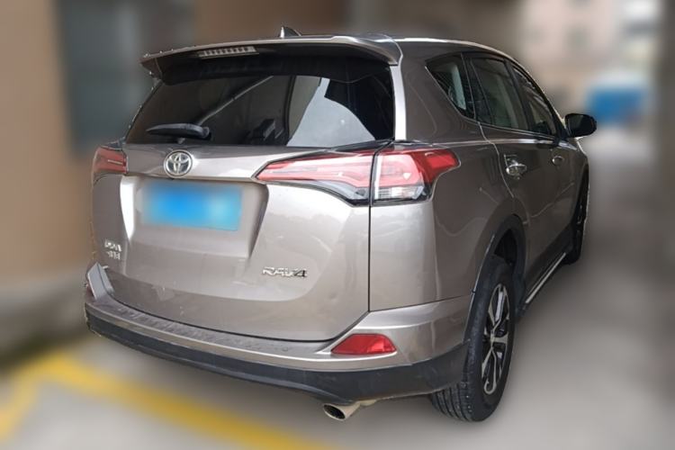 Used Toyota RAV4 2018 2.0L CVT Two-Wheel Drive Fashion X Edition Rear Right 45 Deg