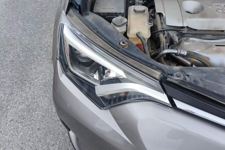 Used Toyota RAV4 2018 2.5L Automatic 4x4 Elite i Edition Right Front Headlight