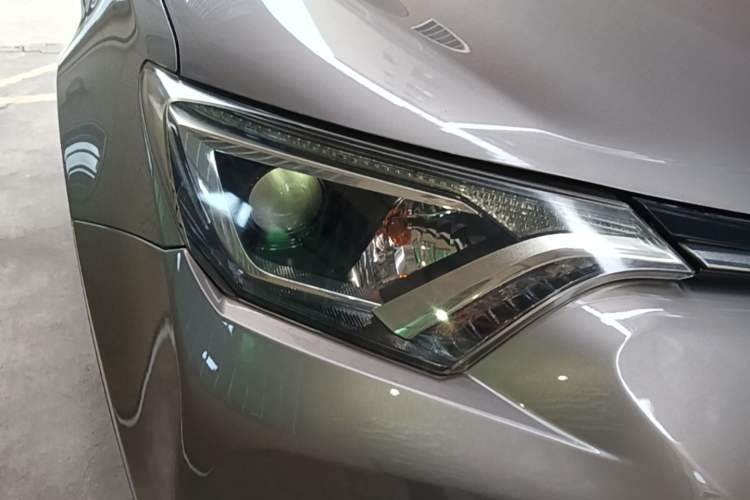Used Toyota RAV4 2018 2.0L CVT Two-Wheel Drive Fashion X Edition Right Front Headlight