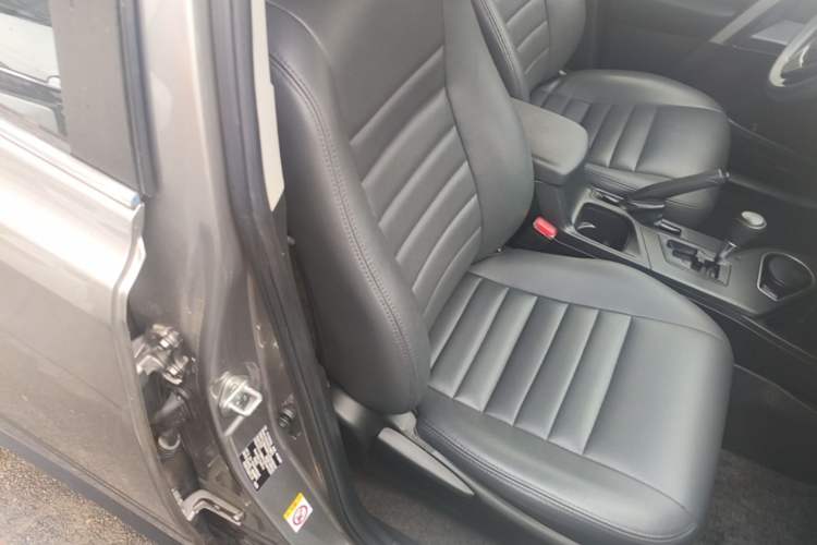 Used Toyota RAV4 2018 2.0L CVT Two-Wheel Drive Fashion X Edition Right Front Seat