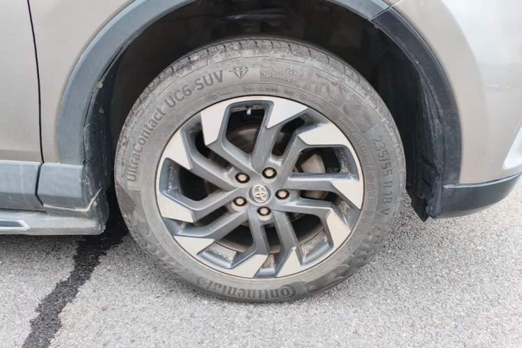 Used Toyota RAV4 2018 2.5L Automatic 4x4 Elite i Edition Right Front Wheel Hub