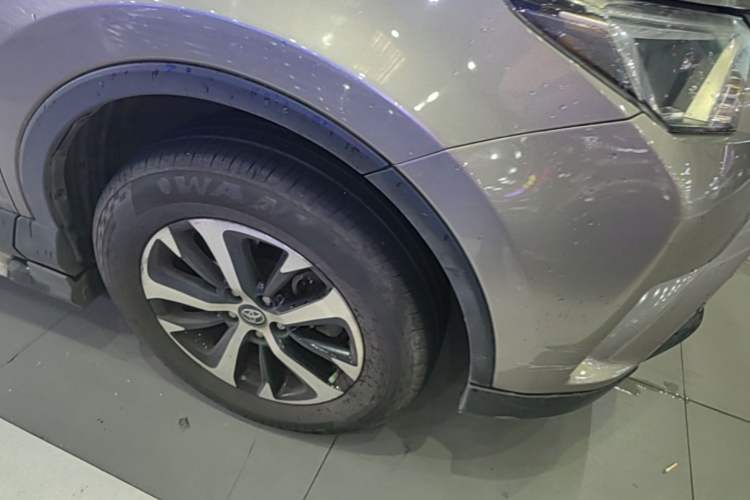 Used Toyota RAV4 2018 2.0L CVT Two-Wheel Drive Fashion X Edition Right Front Wheel Hub