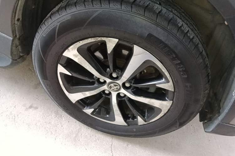 Used Toyota RAV4 2018 2.0L CVT Two-Wheel Drive Fashion X Edition Right Front Wheel Hub