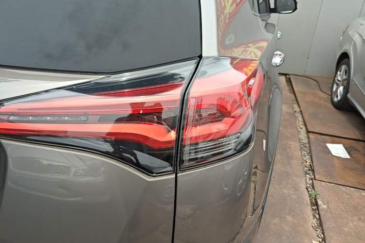 Used Toyota RAV4 2018 2.5L Automatic 4x4 Elite i Edition Right Rear Taillight