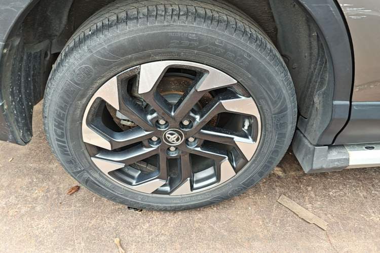 Used Toyota RAV4 2018 2.5L Automatic 4x4 Elite i Edition Right Rear Wheel Hub