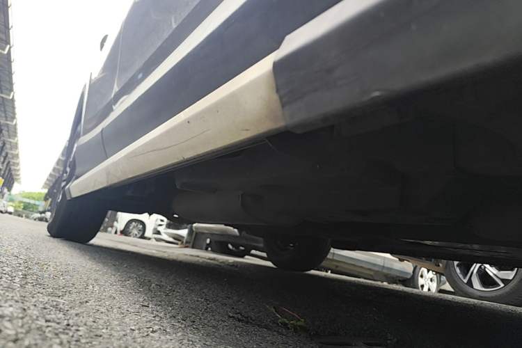 Used Toyota RAV4 2018 2.0L CVT Two-Wheel Drive Fashion X Edition Right Side Sill
