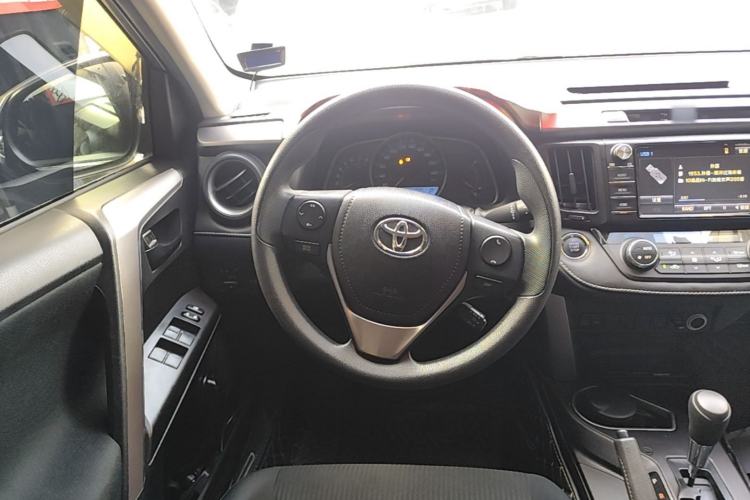 Used Toyota RAV4 2018 2.0L CVT Two-Wheel Drive Fashion X Edition Steering Wheel