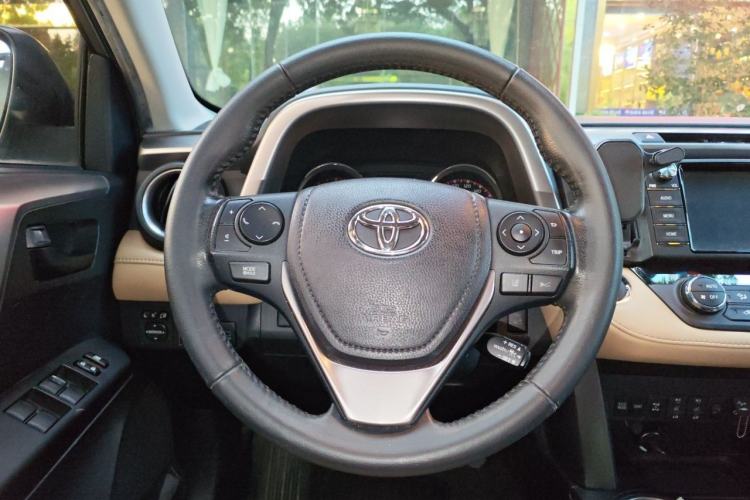 Used Toyota RAV4 2018 2.5L Automatic 4x4 Elite i Edition Steering Wheel