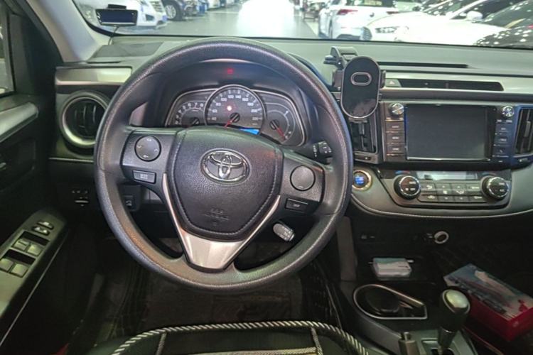 Used Toyota RAV4 2018 2.0L CVT Two-Wheel Drive Fashion X Edition Steering Wheel