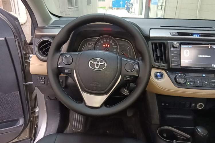 Used Toyota RAV4 2018 2.0L CVT Two-Wheel Drive Fashion X Edition Steering Wheel
