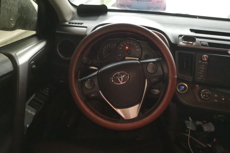 Used Toyota RAV4 2018 2.0L CVT Two-Wheel Drive Fashion X Edition Steering Wheel