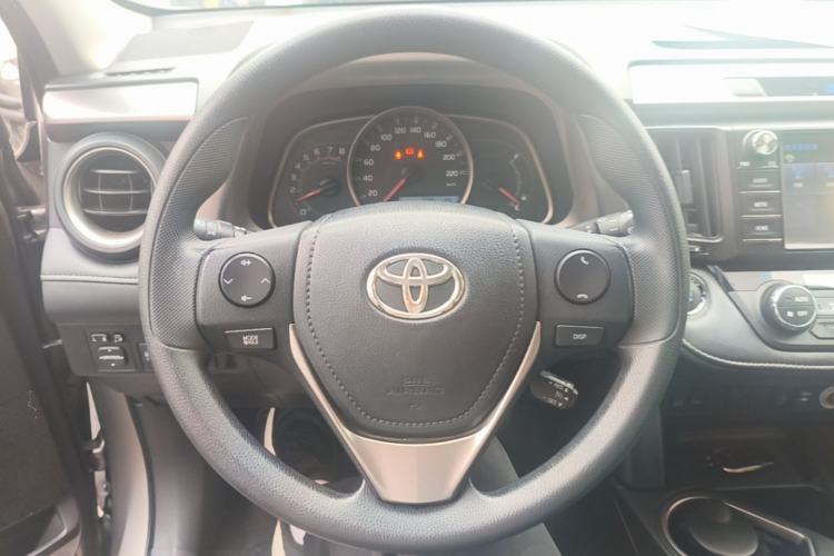 Used Toyota RAV4 2018 2.0L CVT Two-Wheel Drive Fashion X Edition Steering Wheel