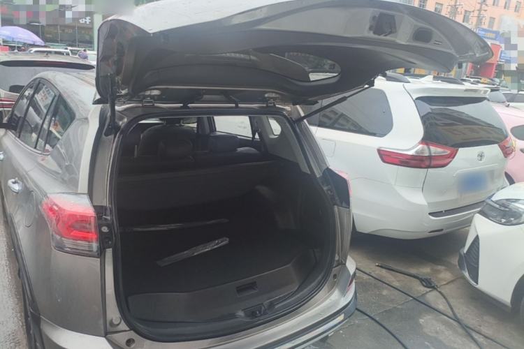 Used Toyota RAV4 2018 2.0L CVT Two-Wheel Drive Fashion X Edition Trunk