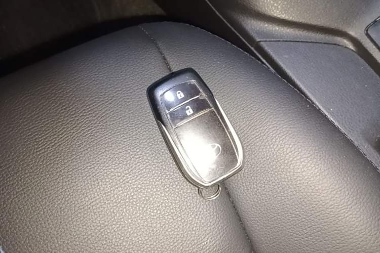 Used Toyota RAV4 2018 2.0L CVT Two-Wheel Drive Fashion X Edition Vehicle Key