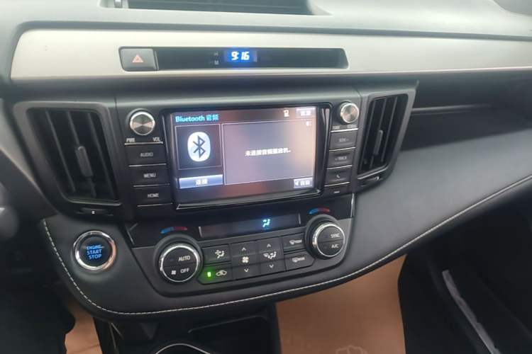 Used Toyota RAV4 2018 2.5L Automatic 4x4 Elite i Edition Audio And AC Panel