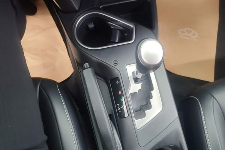 Used Toyota RAV4 2018 2.5L Automatic 4x4 Elite i Edition Gear Lever