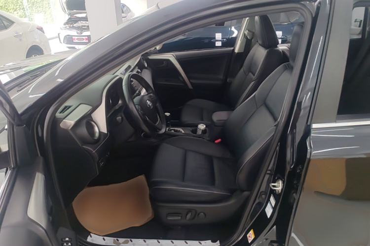 Used Toyota RAV4 2018 2.5L Automatic 4x4 Elite i Edition Left Front Seat